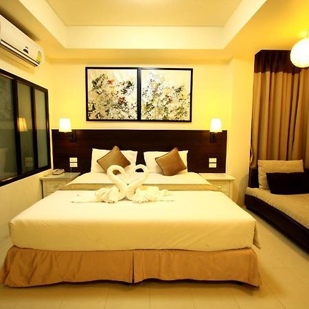 Hotel @ White Patong Esterno foto