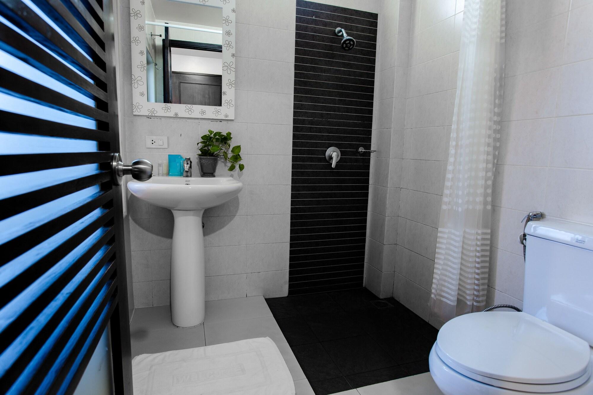 Hotel @ White Patong Esterno foto