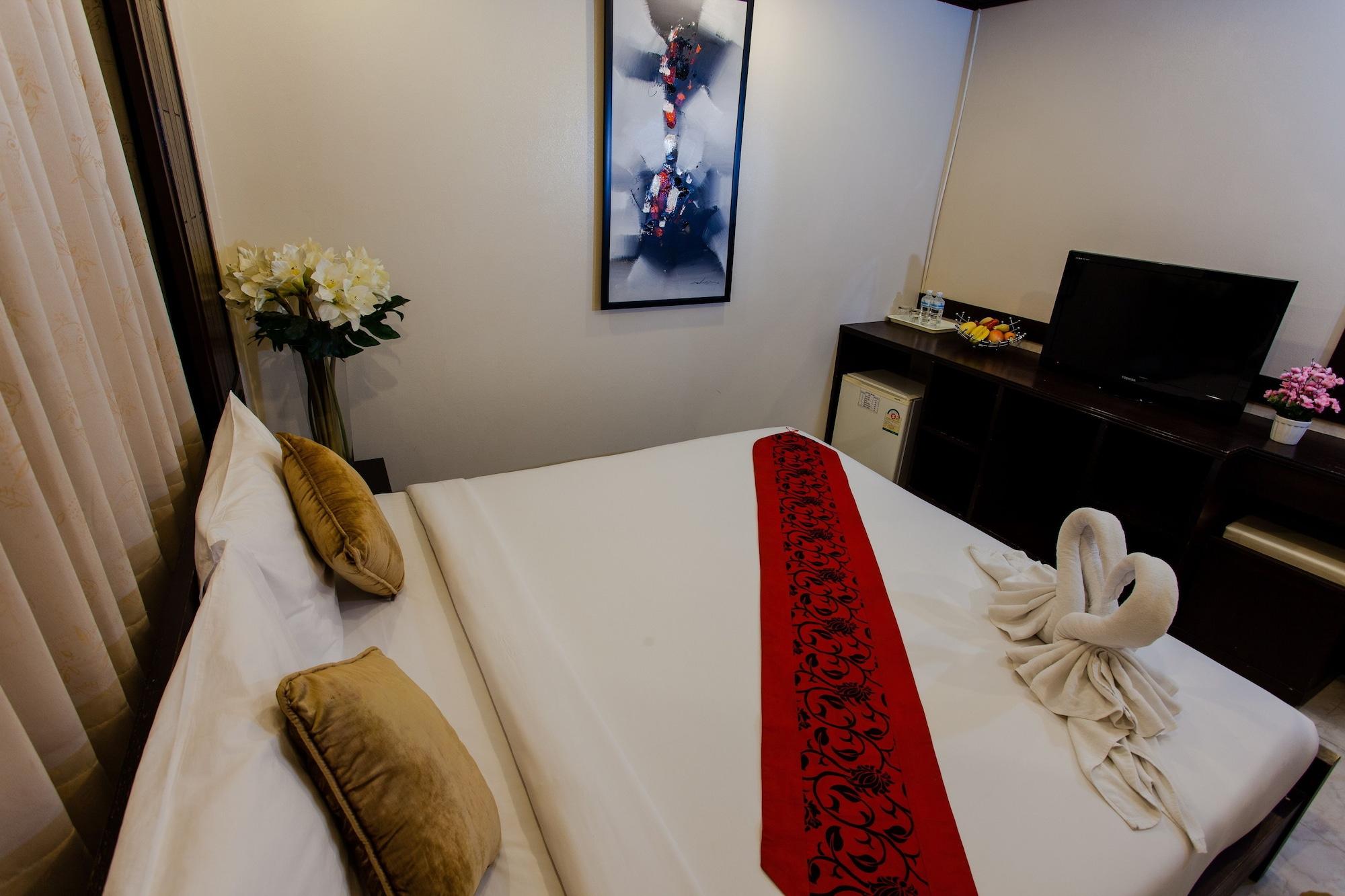 Hotel @ White Patong Esterno foto