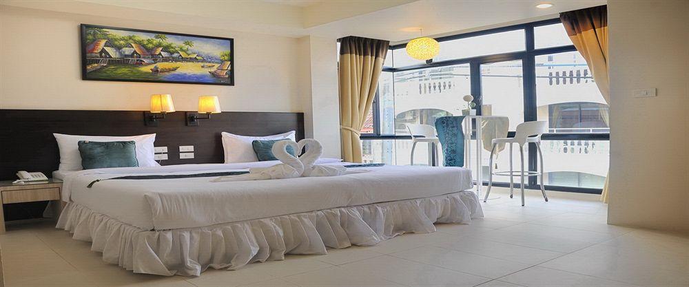 Hotel @ White Patong Esterno foto