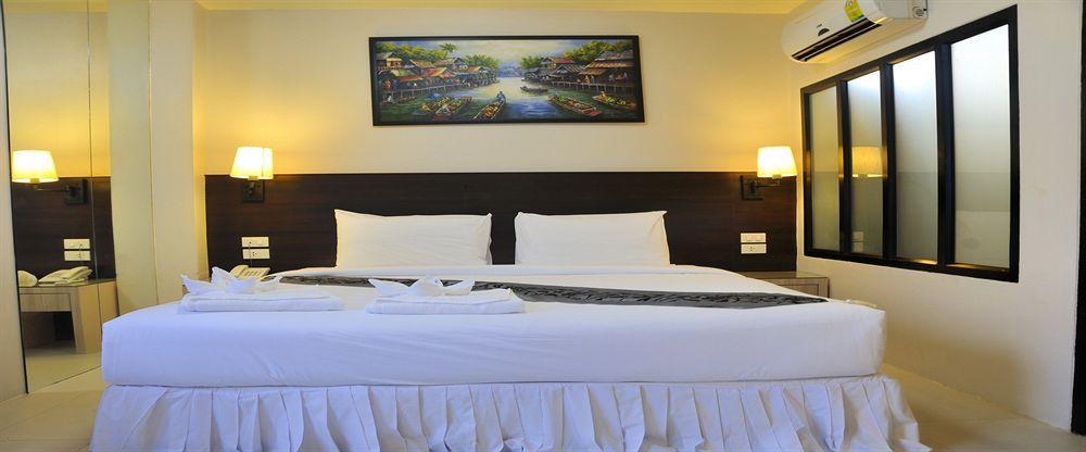 Hotel @ White Patong Esterno foto