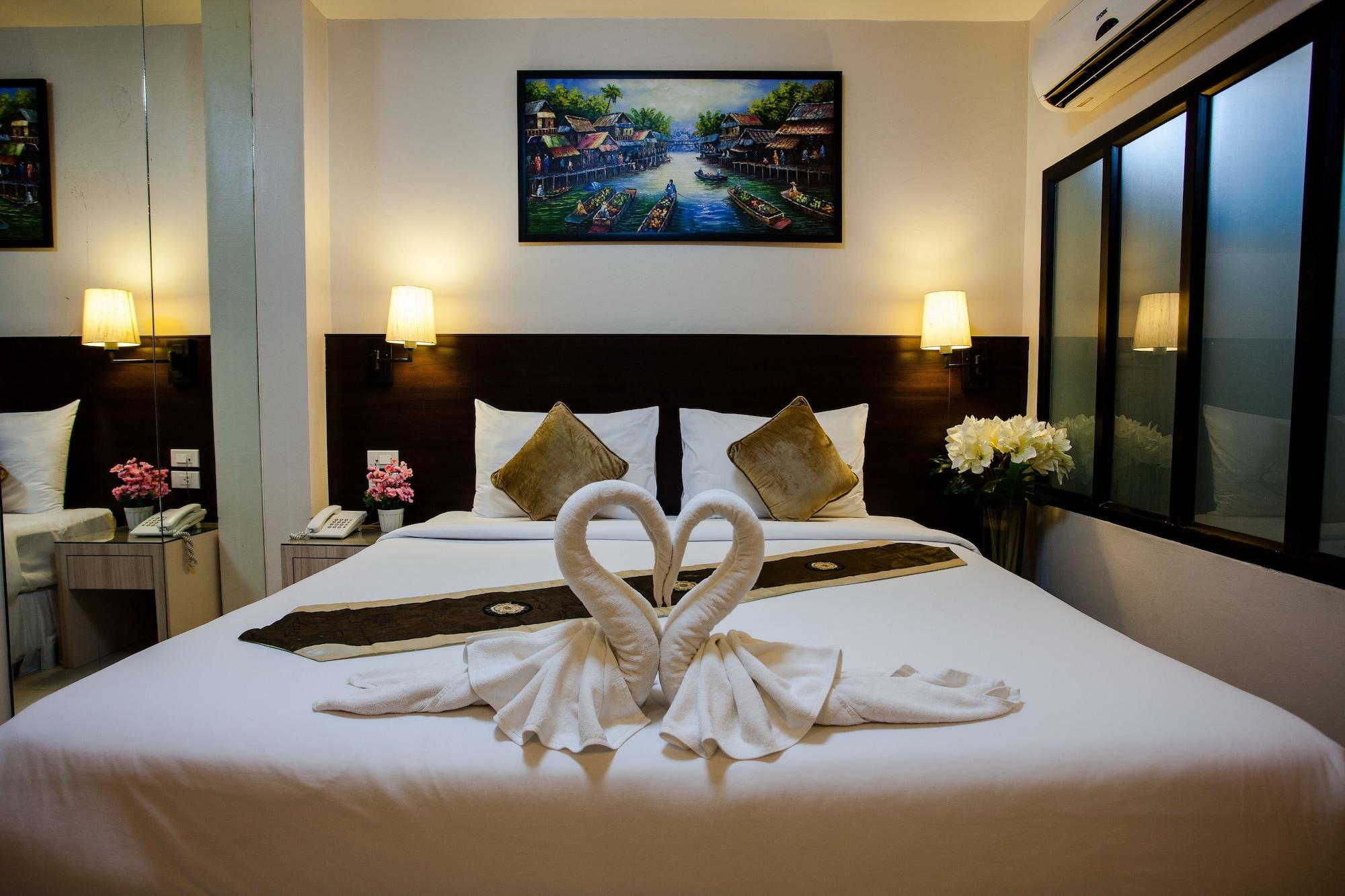 Hotel @ White Patong Esterno foto
