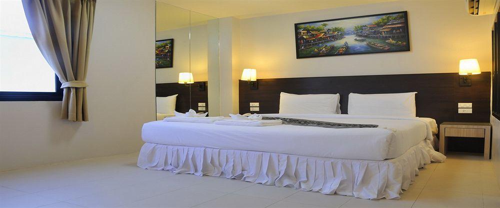 Hotel @ White Patong Esterno foto