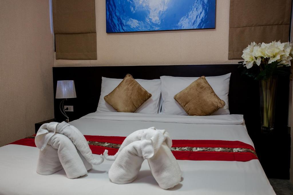 Hotel @ White Patong Esterno foto
