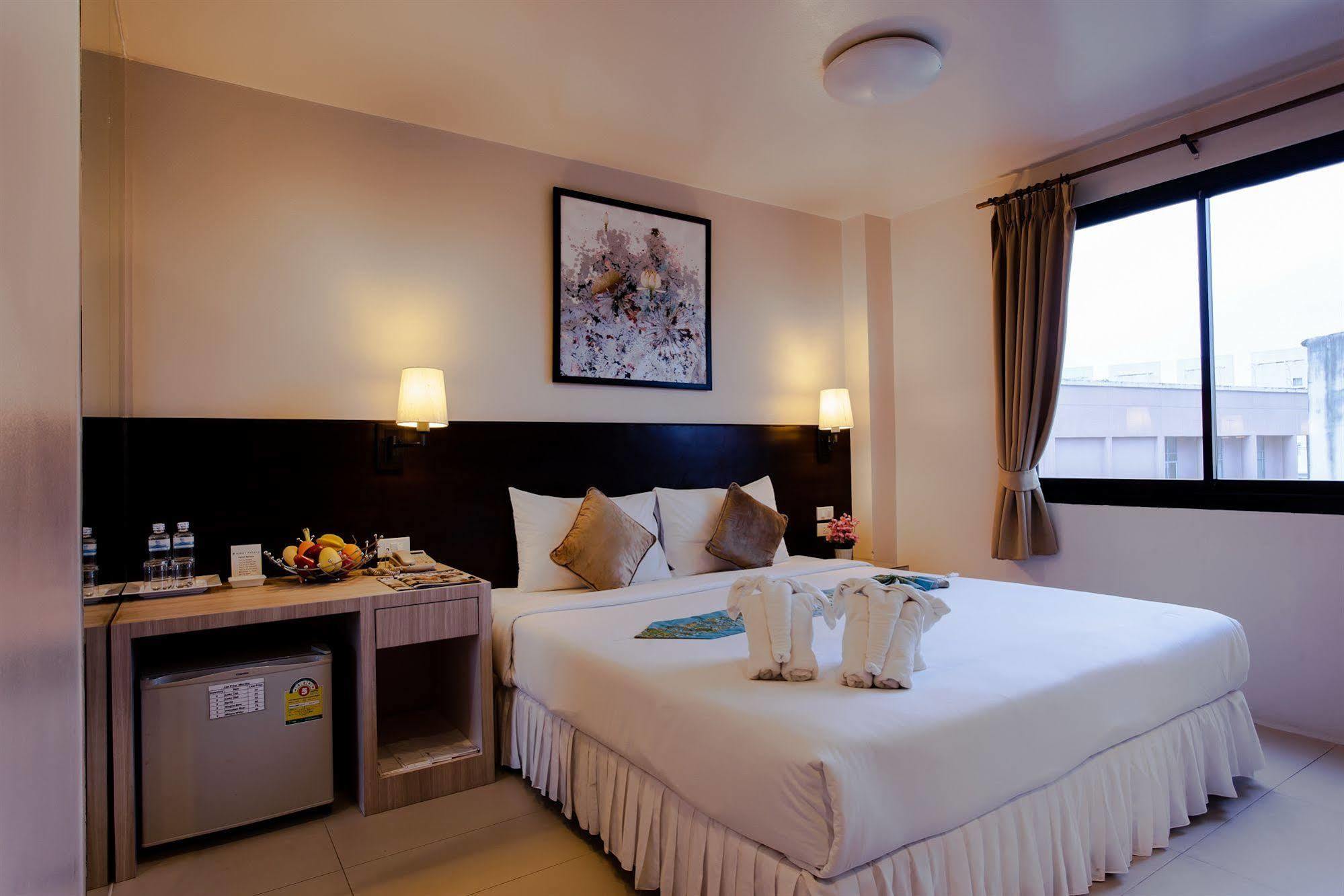 Hotel @ White Patong Esterno foto
