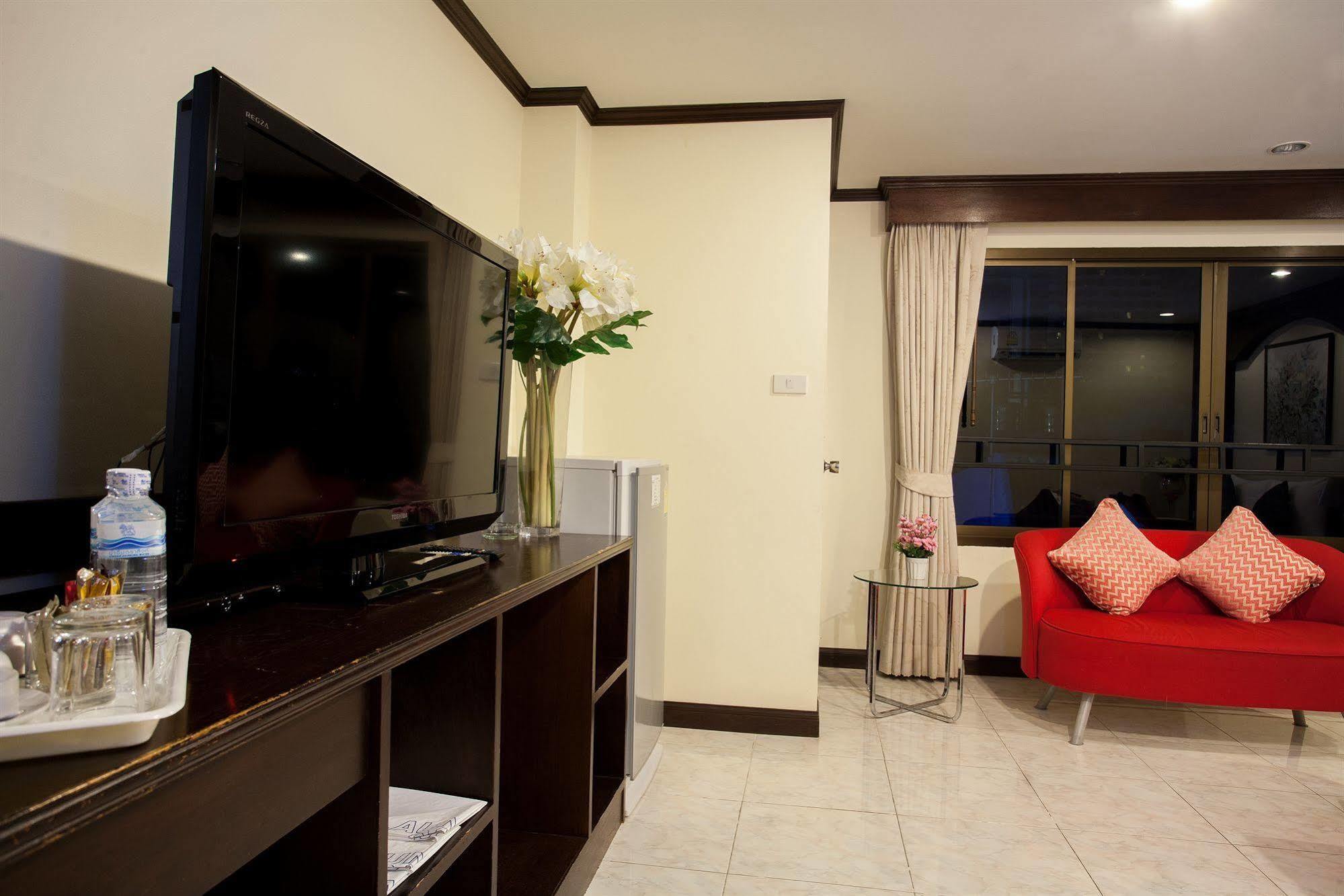 Hotel @ White Patong Esterno foto