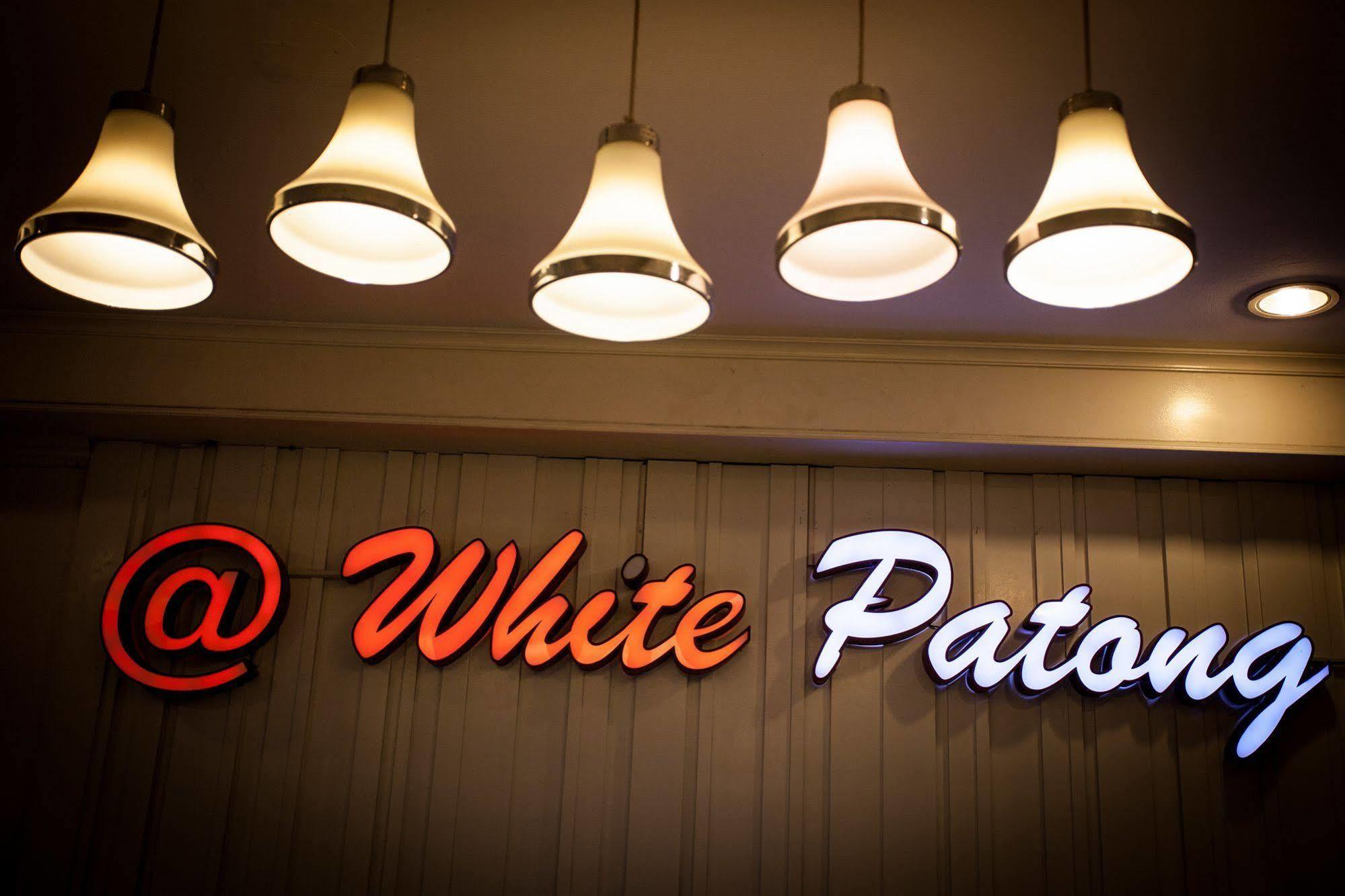 Hotel @ White Patong Esterno foto