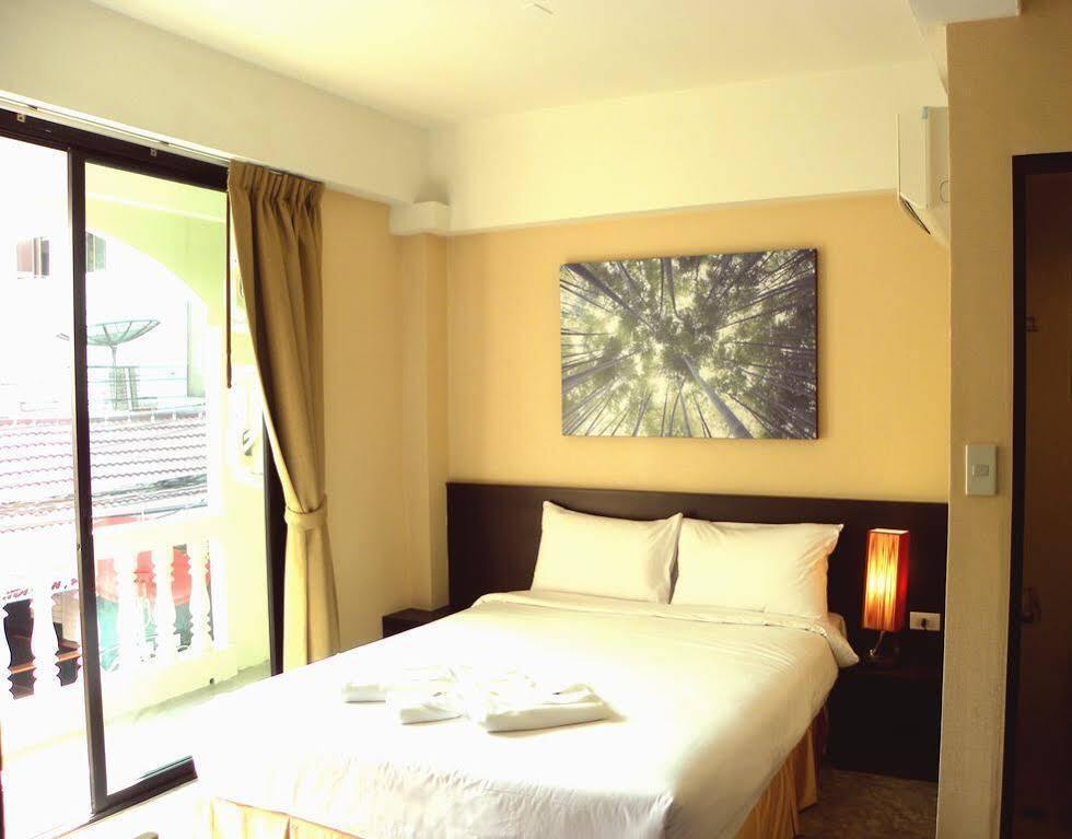 Hotel @ White Patong Esterno foto